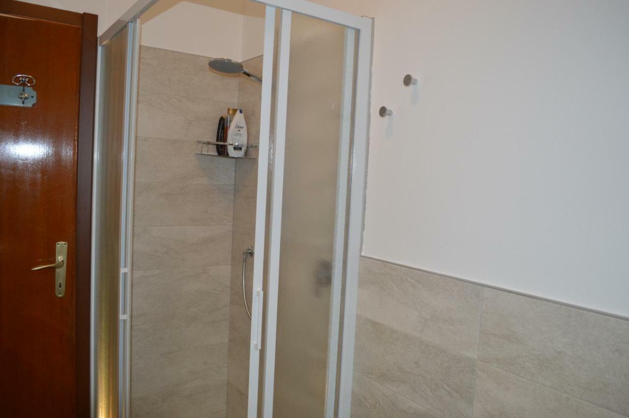 Apartamento Betty'S House Mandello del Lario Exterior foto